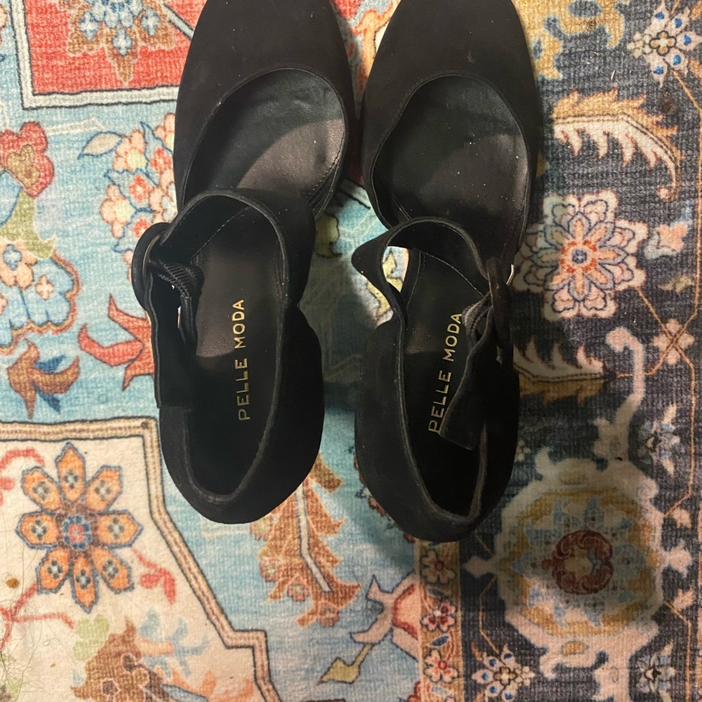Pelle Moda Black Heeled Shoes